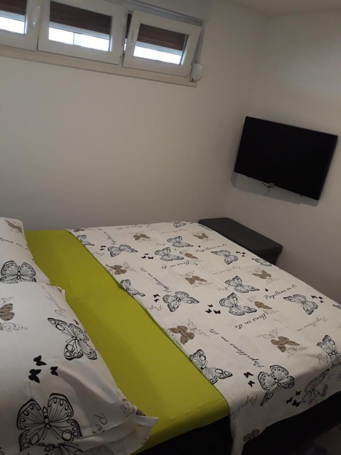 Apartment Pia ชิเบนิก ภายนอก รูปภาพ